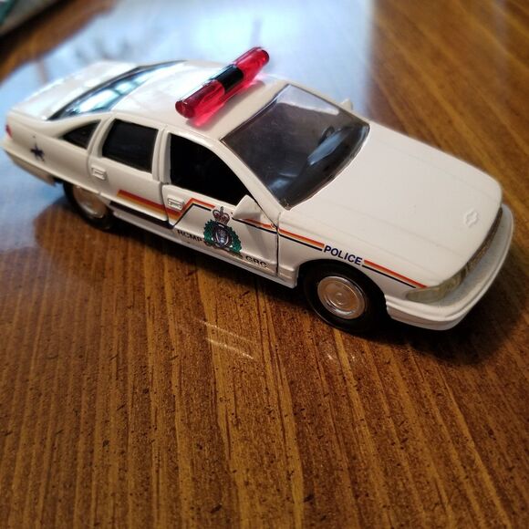 Royal Canadian Mounted Police Road Champs die cast police car 1:43 scale - Picture 7 of 12
